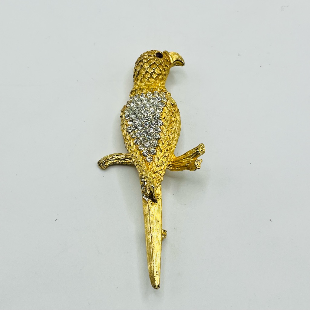 Vintage Signed Bsk Goldtone Textured And Rhinestone Bird Brooch 19$